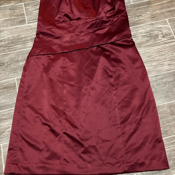 Elegant Burgundy Satin Dress - Picture 2 of 8